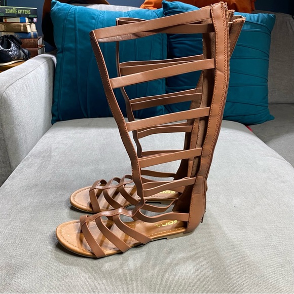 Soda Bappy Gladiator Zip Up Sandals - Picture 4 of 6